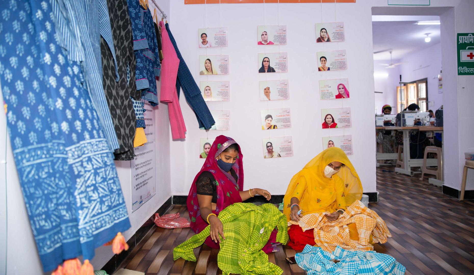 Women artisans at a small-scale garment production unit, in Chittorgarh, Rajasthan (UN Women India/Ruhani Kaur).